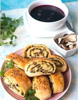 Рулетный пирог с грибами