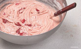 Тесто с клубникой для клубничного пирога