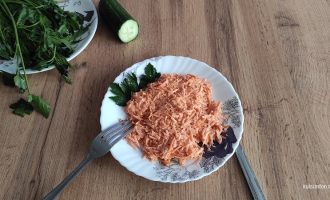 Салат из моркови с чесноком
