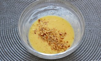 Тесто с измельченными грецкими орехами