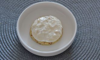 Бисквит, смазанный кремом