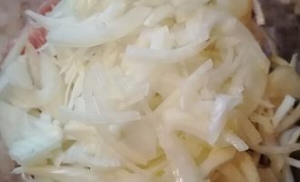 Лук нарезанный для шашлыка