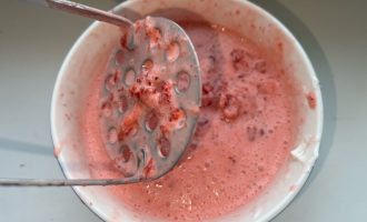 Мятая клубника