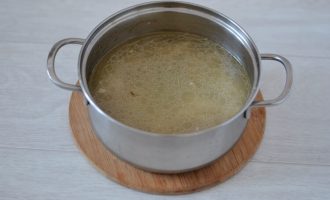 Куриный бульон для щей