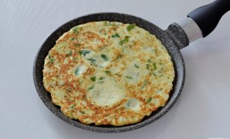 Жареная кабачковая лепешка