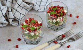 Салат с краковской колбаской и руколой