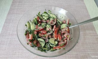 Салат с огурцами и помидорами