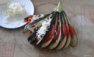 Баклажан с сыром и помидорой
