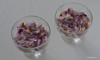 Лук красный в креманке