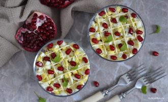 Салат с зернами граната