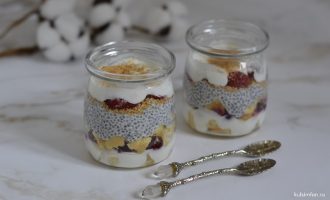 Трайфл с чиа пудингом и ягодами