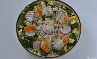 Салат со шпинатом и орехами