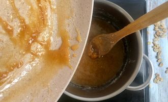 Карамель добавляется в молочную смесь