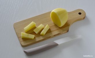 Картофель для супа из груздей, нарезанный брусочками
