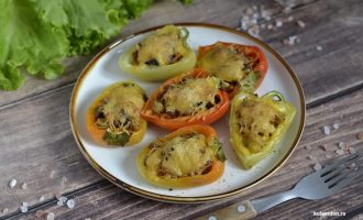 Лодочки из перца с грибами под сыром