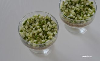 Огурцы в креманке