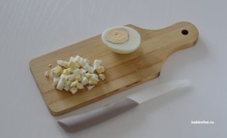 Яйца вареные нарезанные