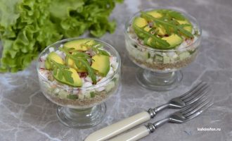 Салат с креветками и овощами