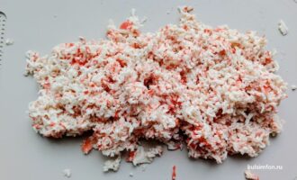 Измельченные крабовые палочки для приготовления котлет