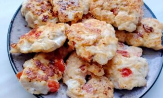 Куриные котлеты с сыром и помидором