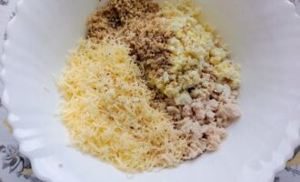 Смешанные ингредиенты для куриных шариков
