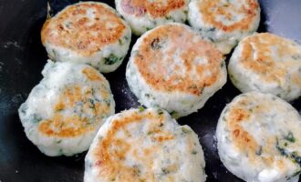 Жарка сырников с сыром на сковороде