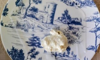 Начинка на листе рисовой бумаги