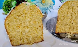 Апельсиновый кулич в разрезе с мягким мякишем