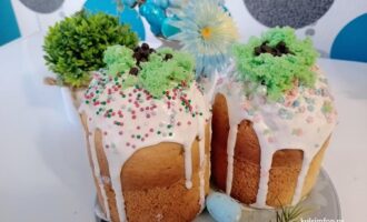 Апельсиновый кулич в духовке с глазурью и посыпкой